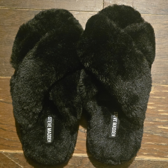 Steve Madden Women's Plush Black Slippers - Picture 1 of 1